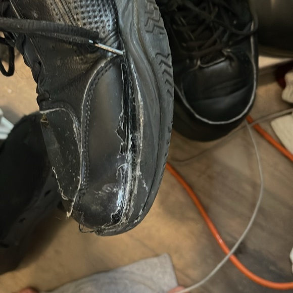 Worn sneakers men’s size 9W - Picture 2 of 4